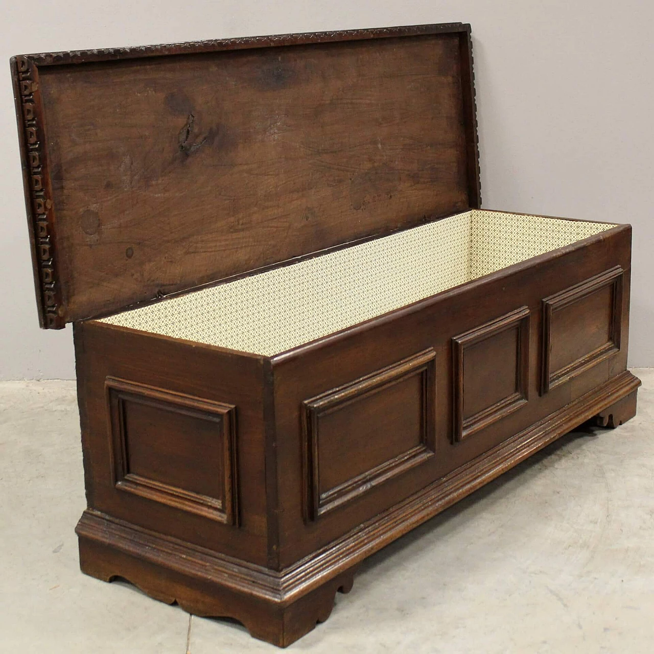 Solid walnut chest, 18th century 2