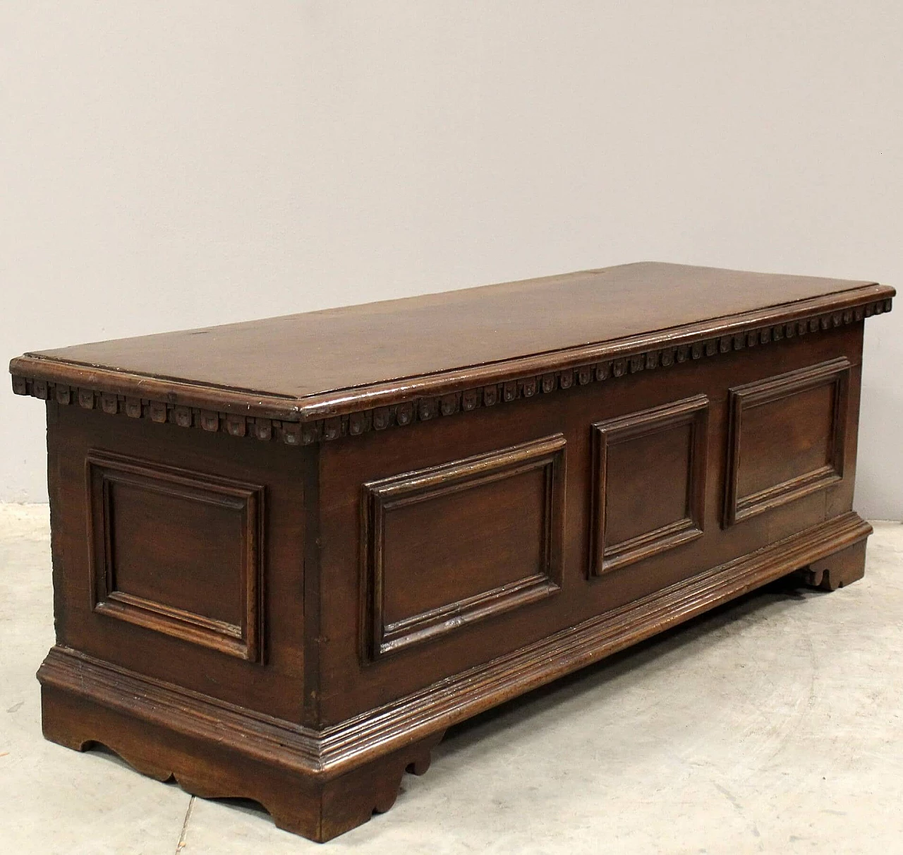 Solid walnut chest, 18th century 4