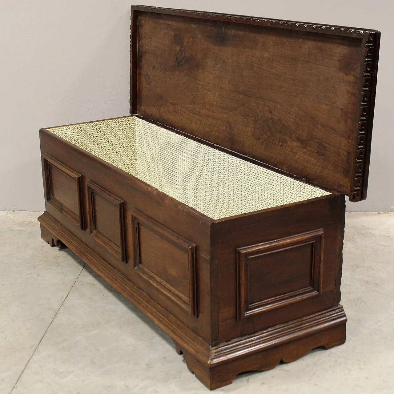 Solid walnut chest, 18th century 10