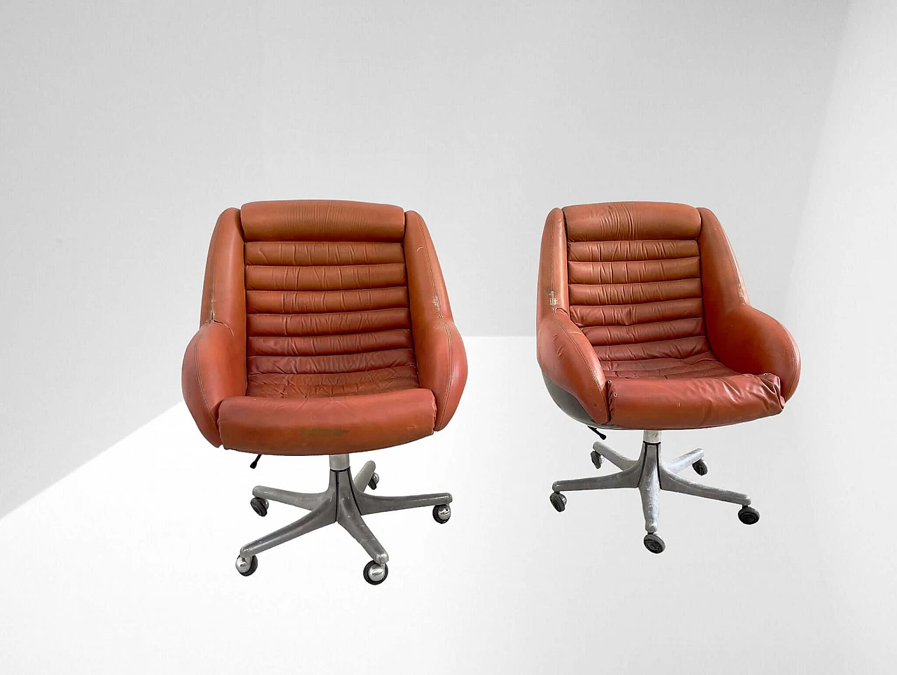 Pair of leather swivel chairs by Cesare Casati for Arflex, 1960s 1