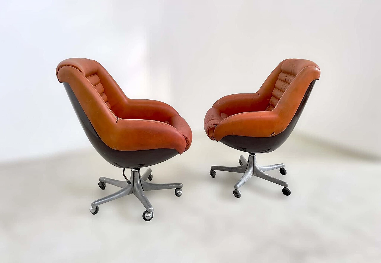 Pair of leather swivel chairs by Cesare Casati for Arflex, 1960s 2