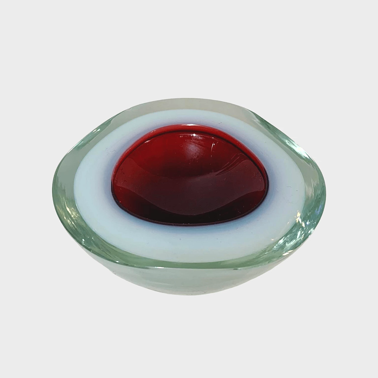 Murano glass ashtray in the shape of a bevelled triangle, 1970s 1