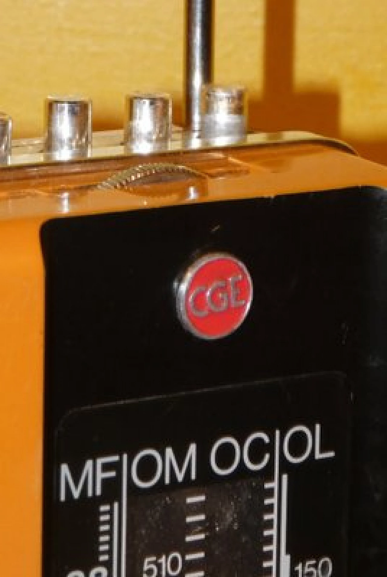 Radio portatile in plastica arancione e nera di CGE, anni '70 3