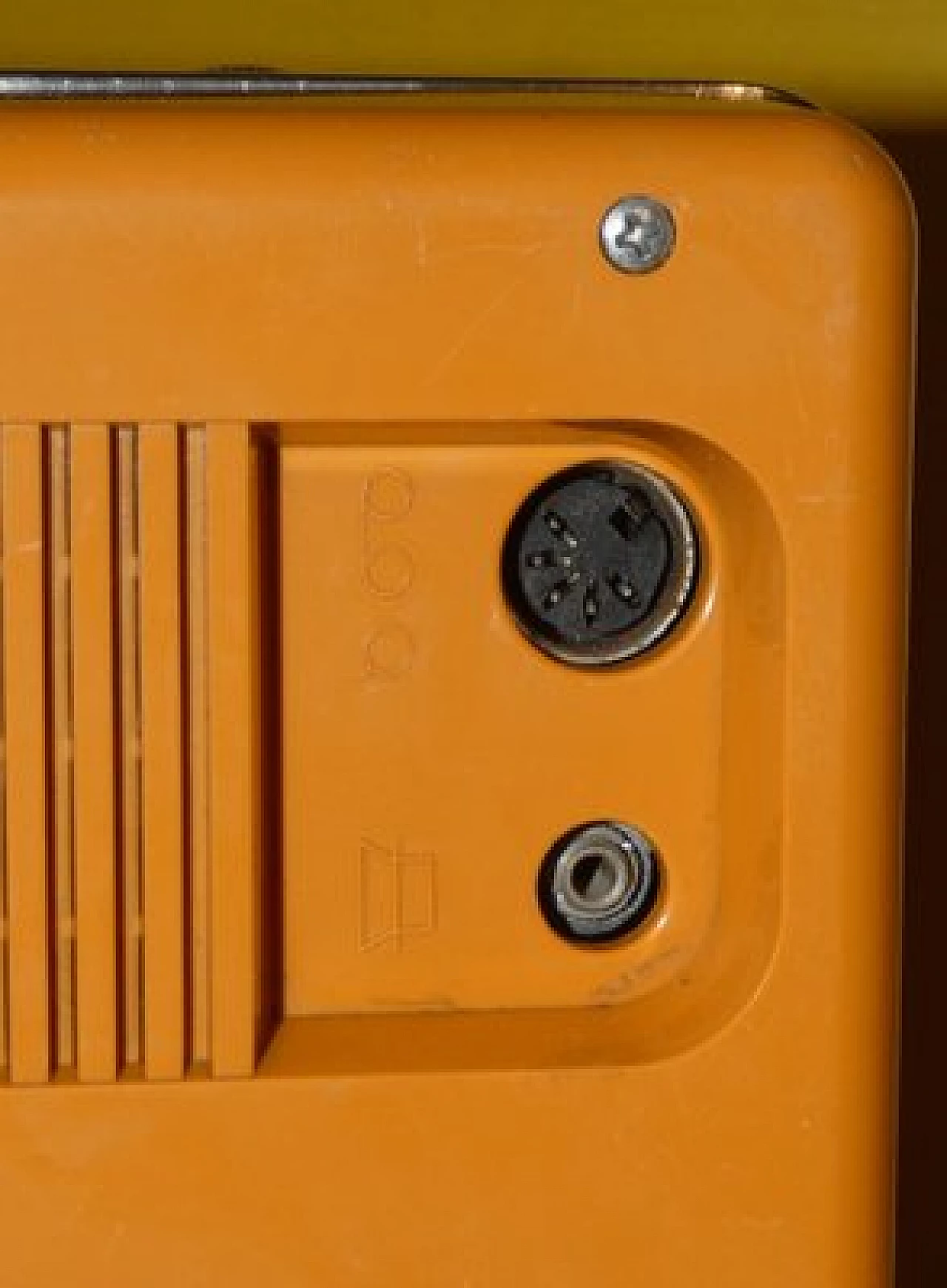 Radio portatile in plastica arancione e nera di CGE, anni '70 12