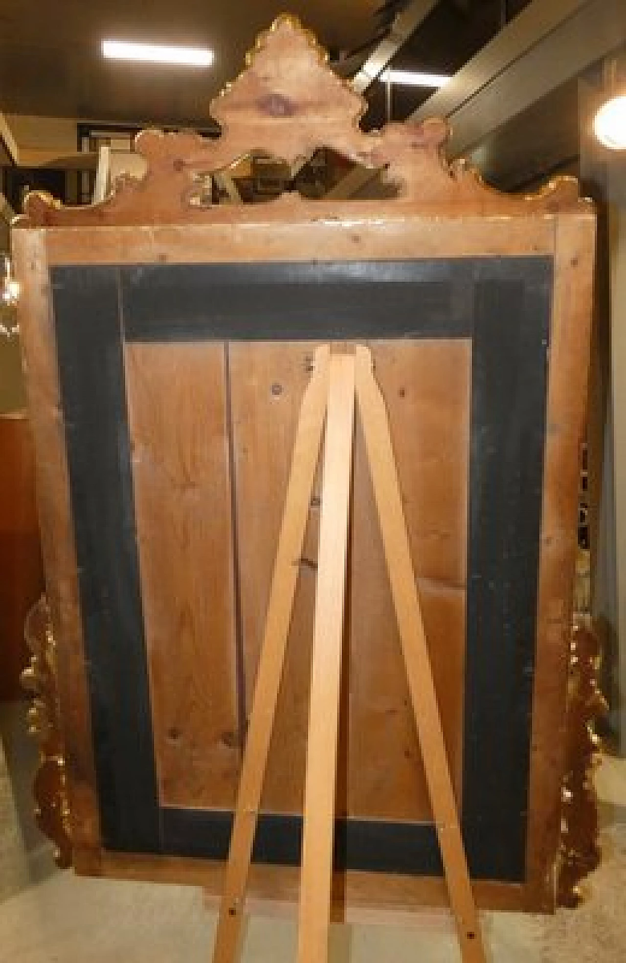 Gilded wood mirror with curls and scrolls, early 20th century 6