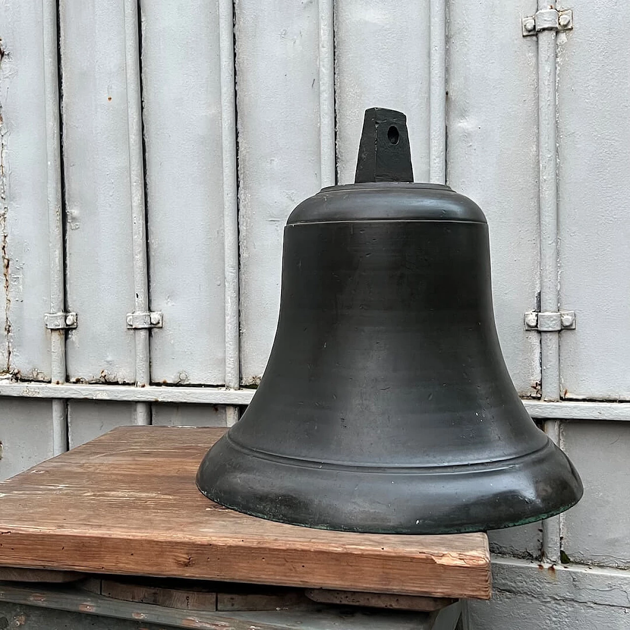 Tuscan bronze bell, 19th century 3