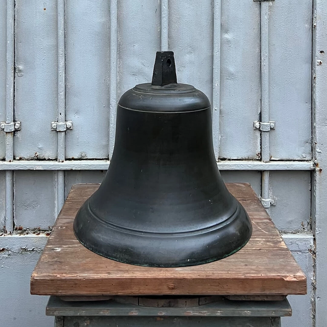 Tuscan bronze bell, 19th century 4