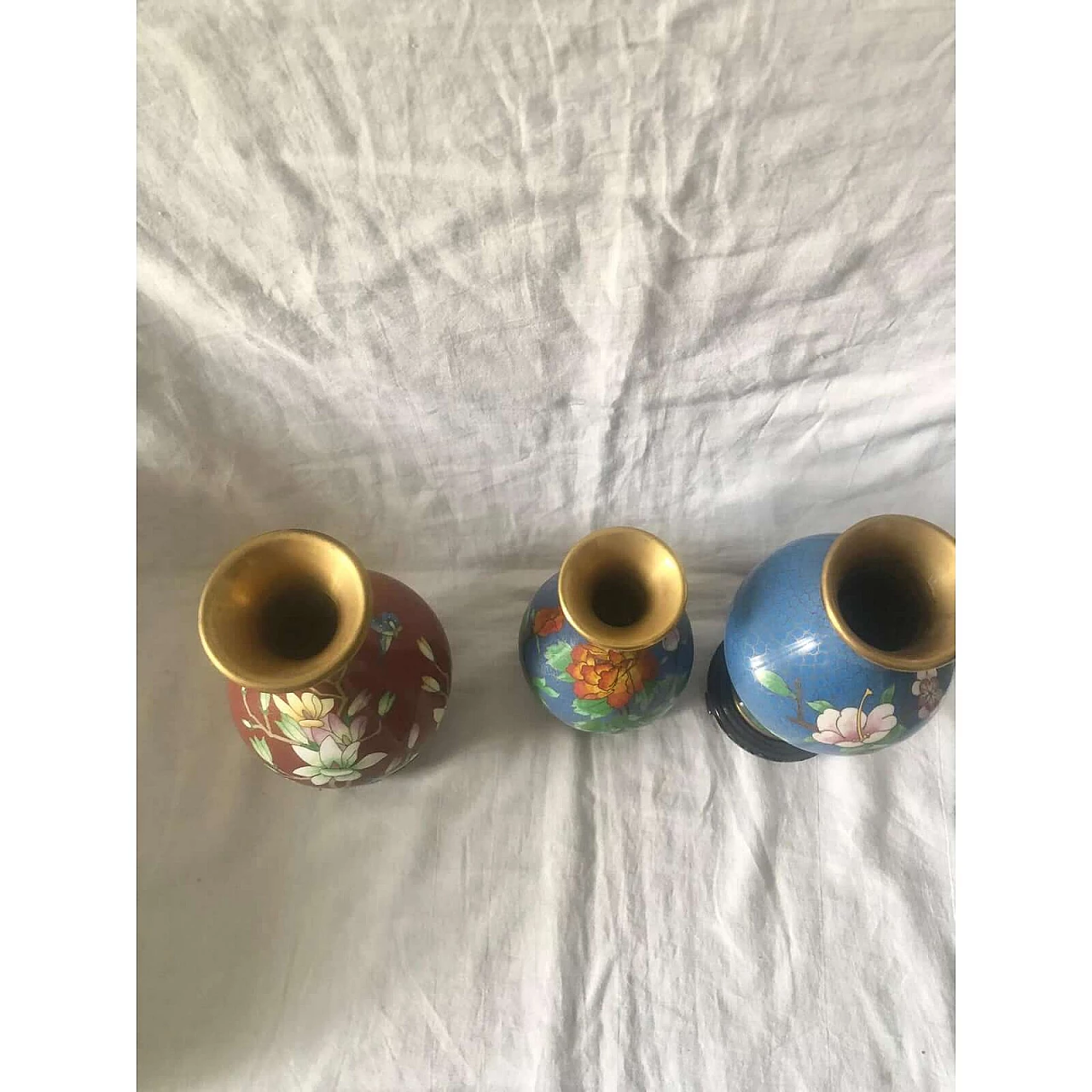 3 Chinese cloisonné vases with flowers, 1940s 13