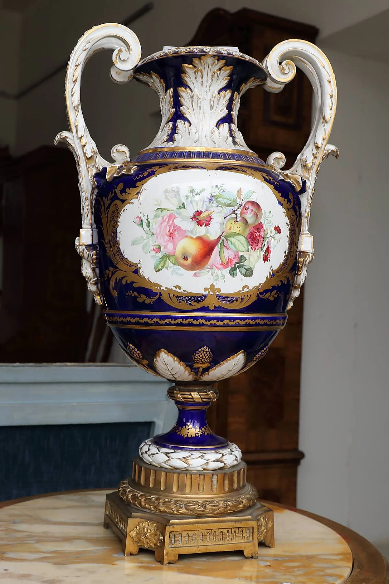 Pair of polychrome porcelain and gilded bronze vases, 19th century 5