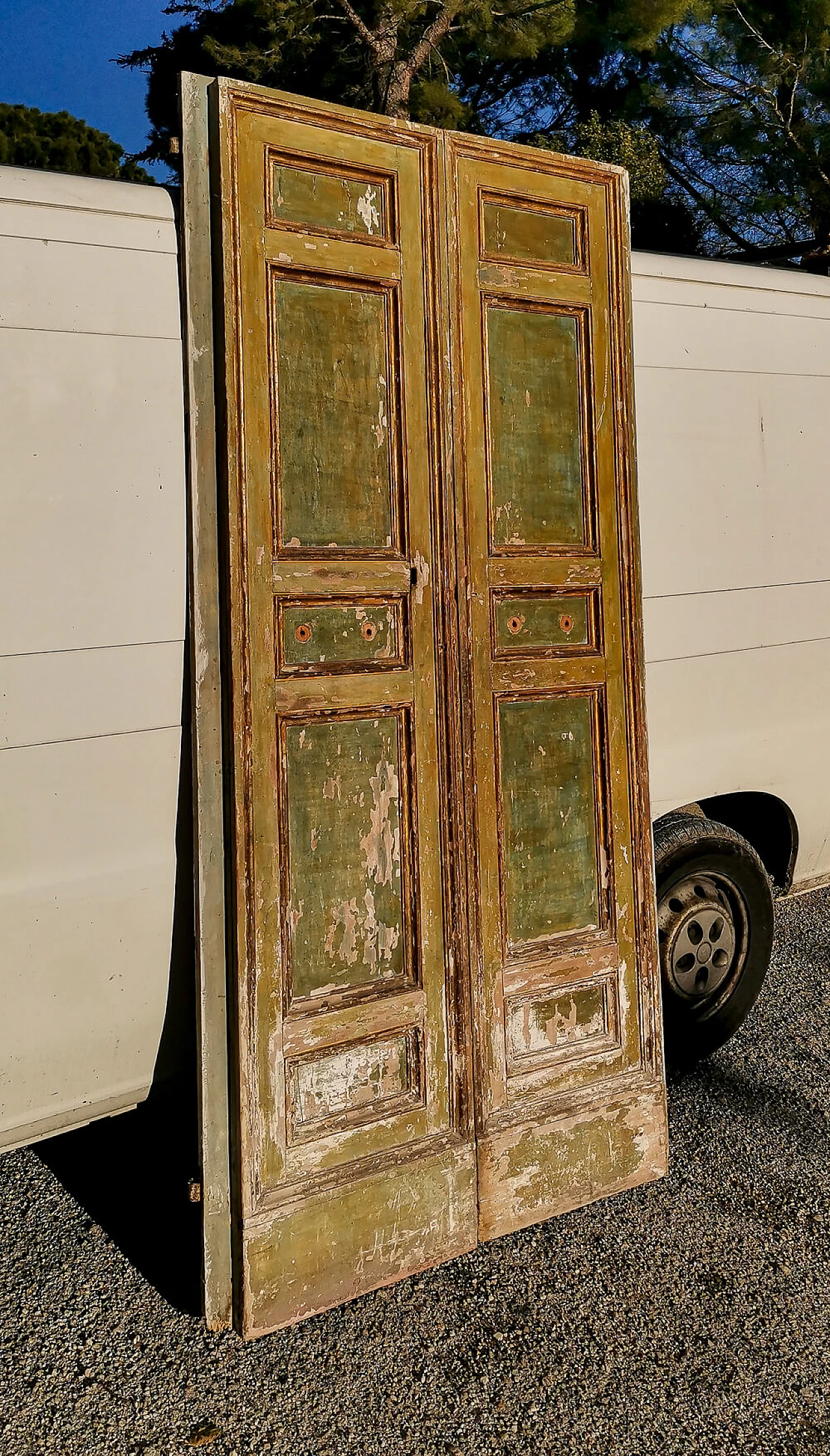 Green and yellow lacquered wood door, 18th century 2