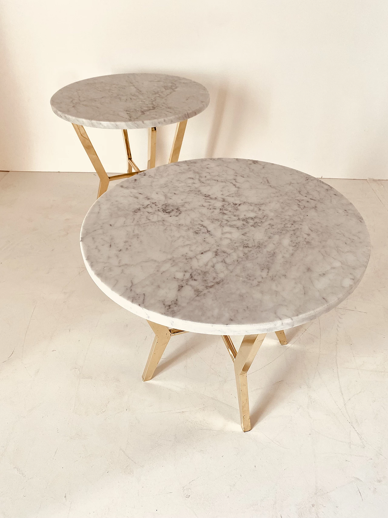 Pair of brass coffee tables with Carrara marble top, 1960s 5