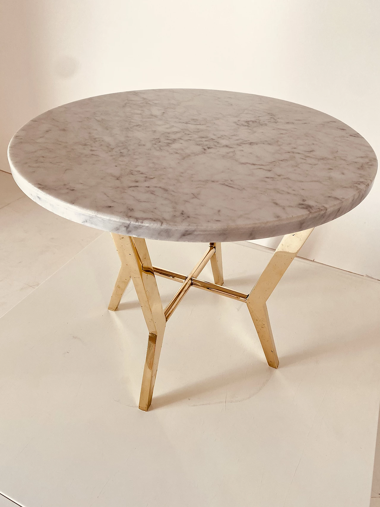 Pair of brass coffee tables with Carrara marble top, 1960s 11