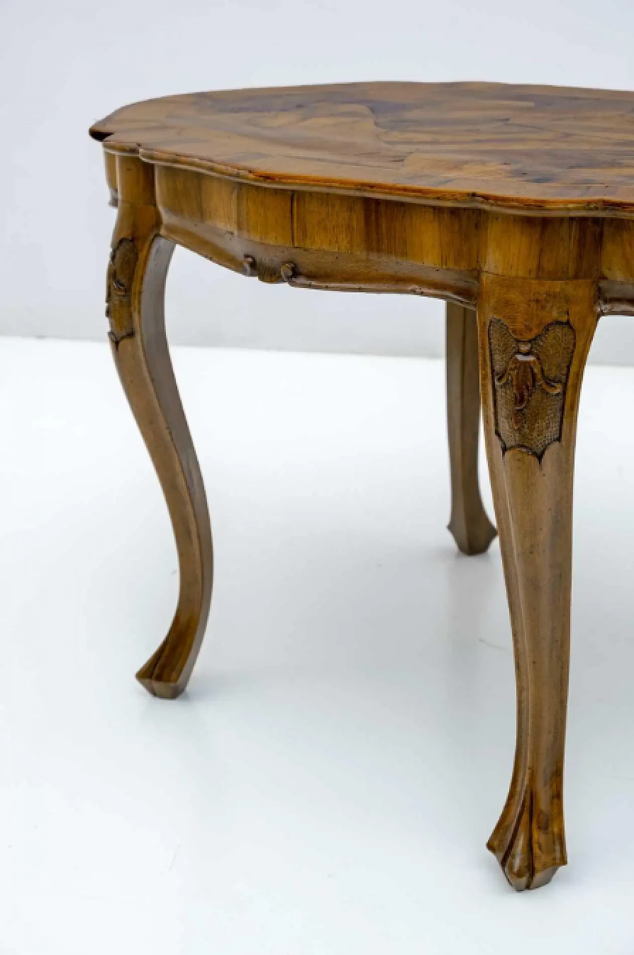 Baroque style walnut coffee table, early 20th century 8