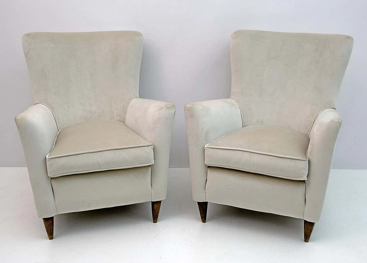 Pair of ivory velvet armchairs attributed to Gio Ponti for ISA Bergamo, 1950s 1