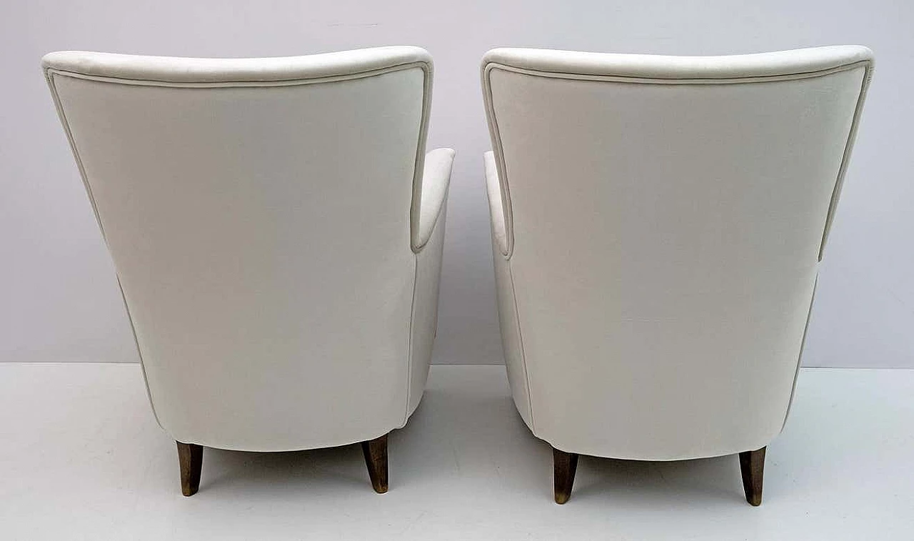 Pair of ivory velvet armchairs attributed to Gio Ponti for ISA Bergamo, 1950s 3