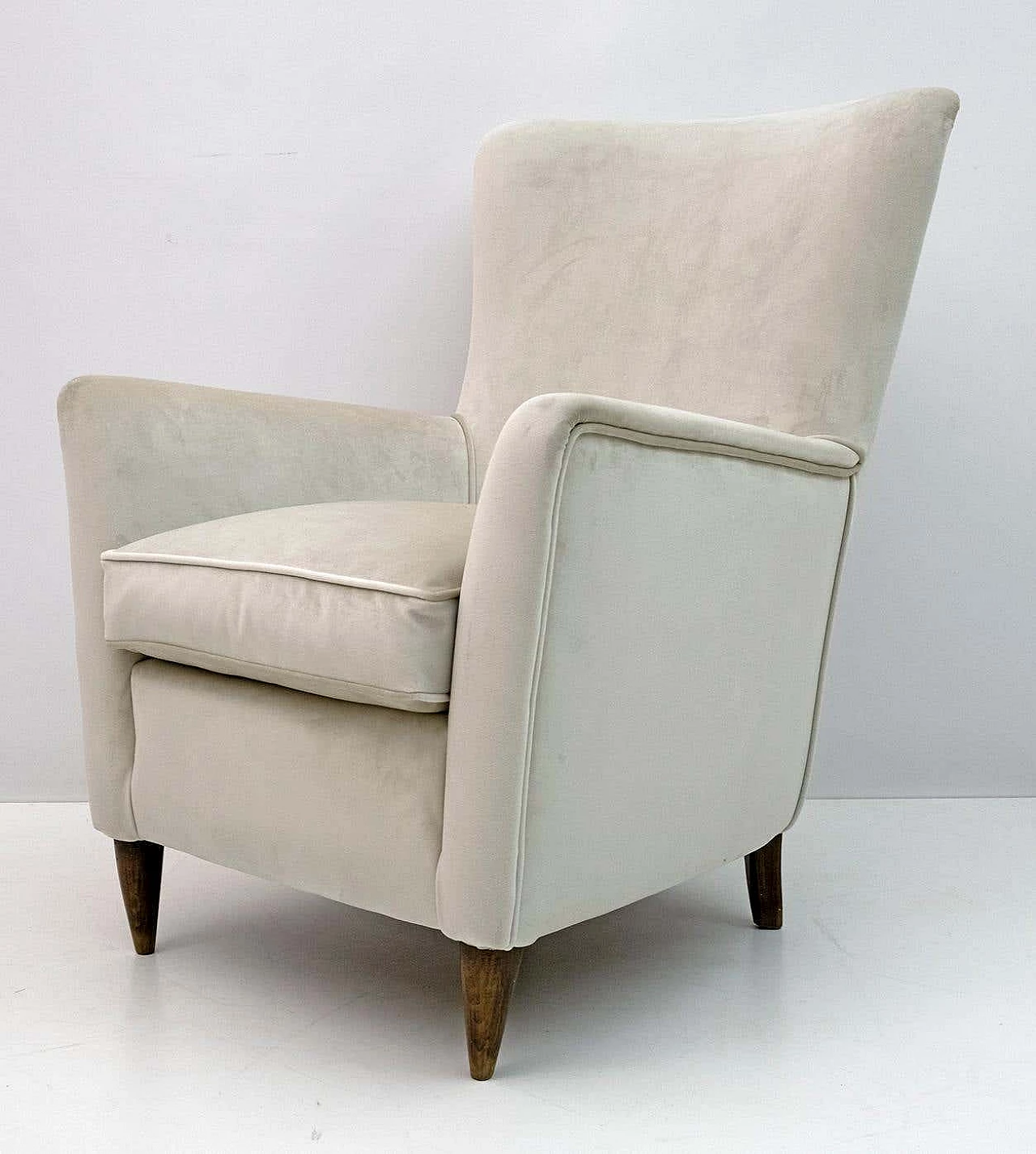 Pair of ivory velvet armchairs attributed to Gio Ponti for ISA Bergamo, 1950s 11