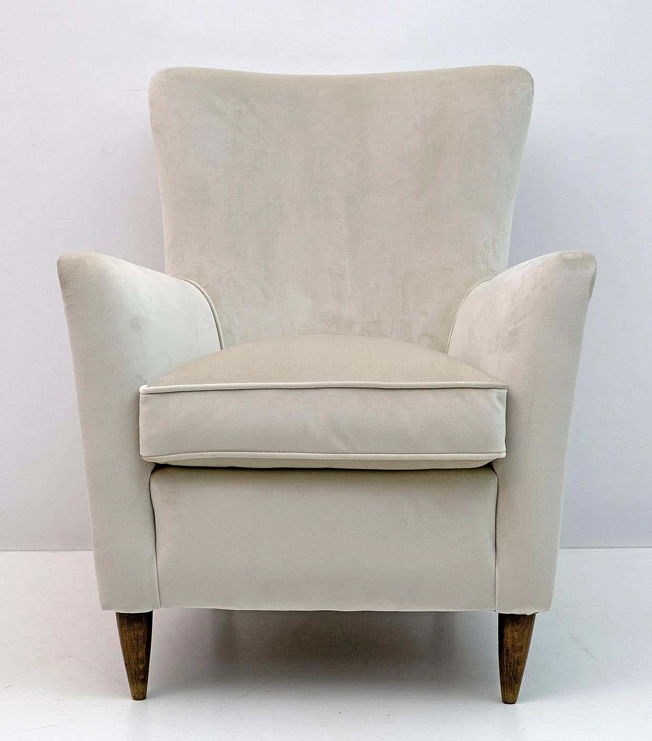 Pair of ivory velvet armchairs attributed to Gio Ponti for ISA Bergamo, 1950s 12