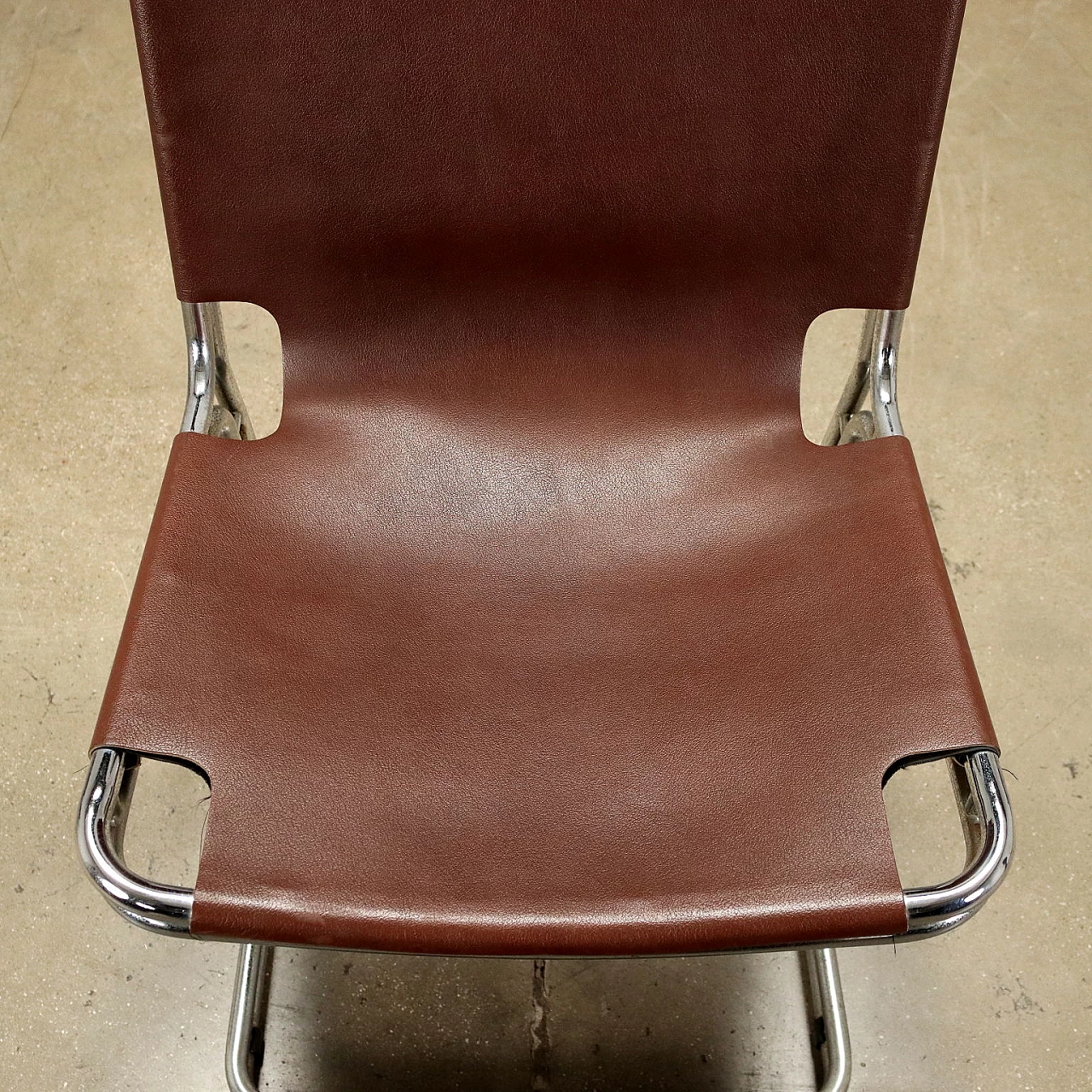 4 Chairs with tubular frame in chrome-plated metal and leather, 1970s 3