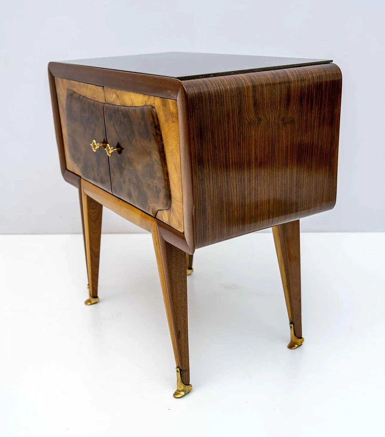 Pair of mid-century Italian bedside tables in maple and walnut, 1950s 1