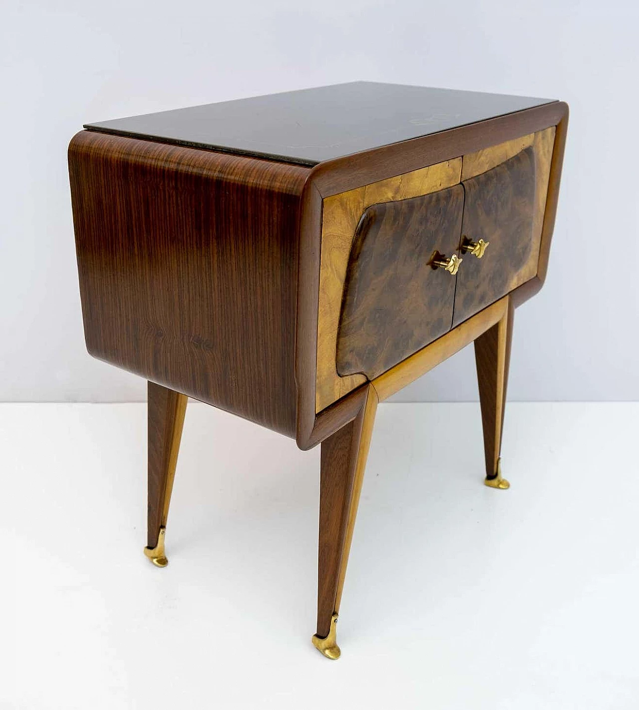 Pair of mid-century Italian bedside tables in maple and walnut, 1950s 8