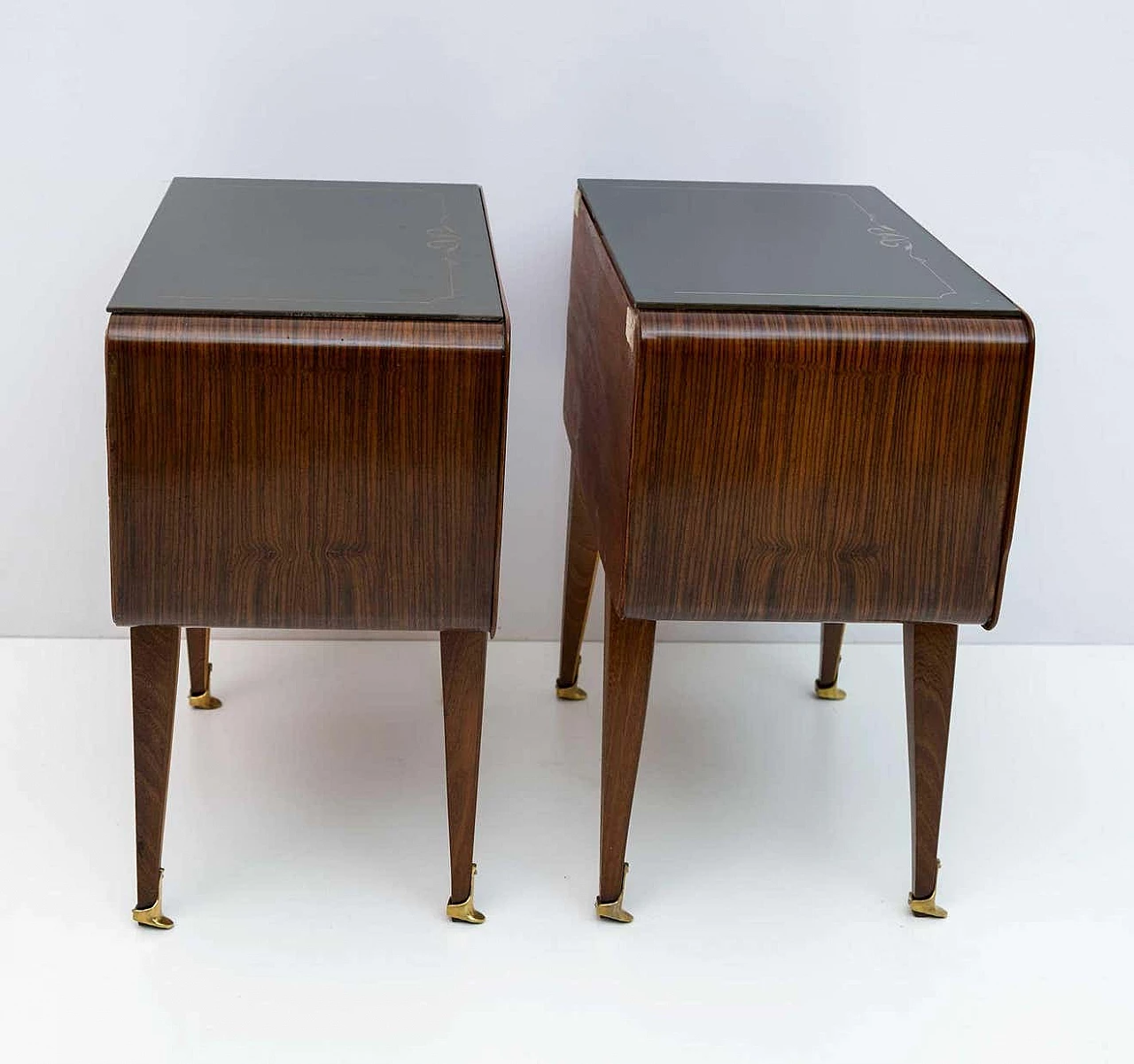 Pair of mid-century Italian bedside tables in maple and walnut, 1950s 9