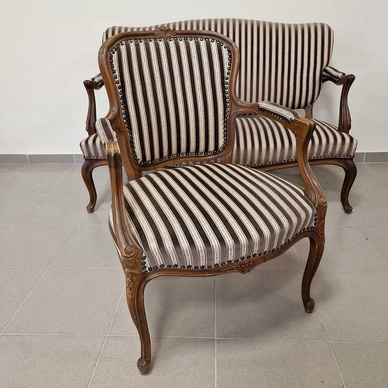 Pair of armchairs and sofa in wood and damask, 1920s 5