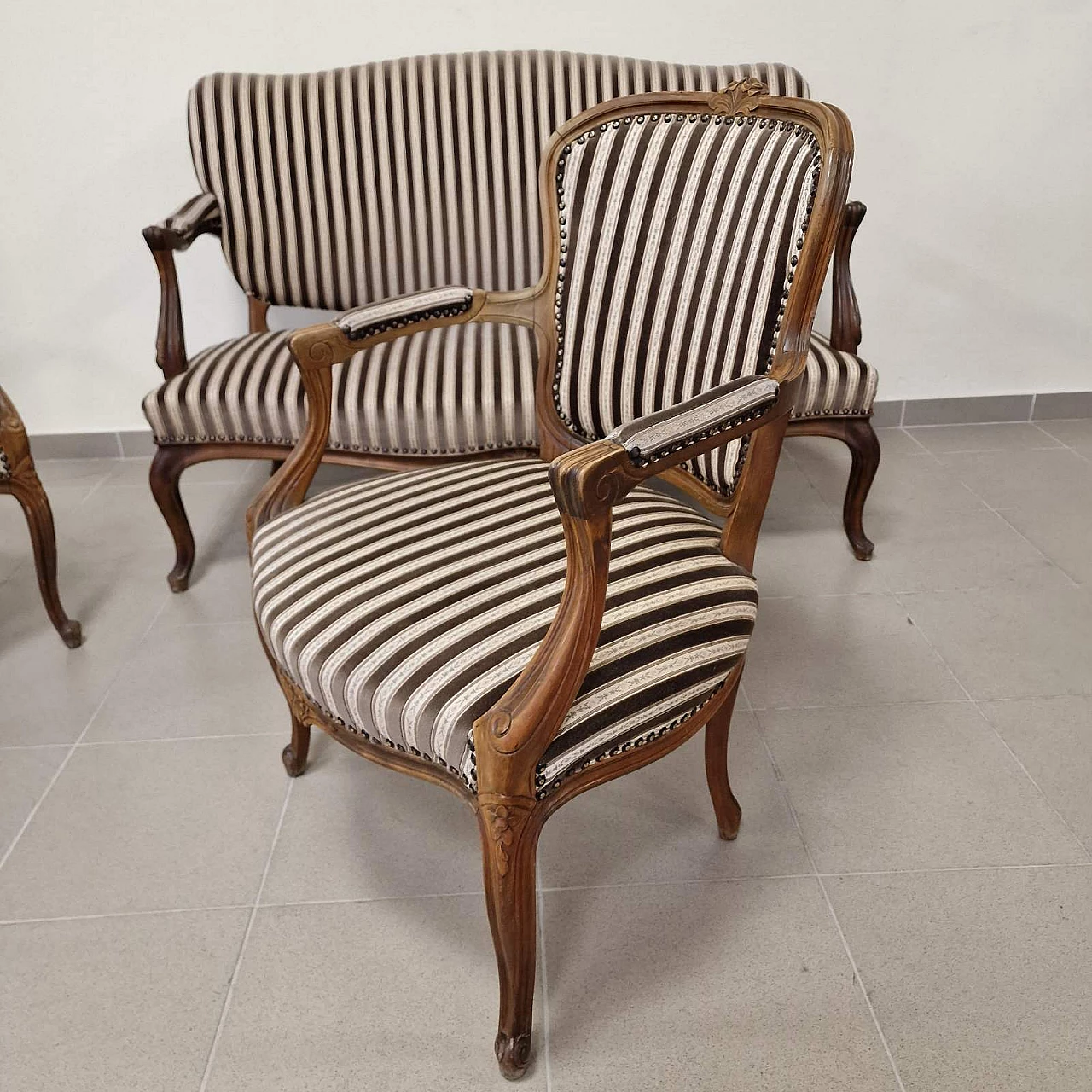 Pair of armchairs and sofa in wood and damask, 1920s 6