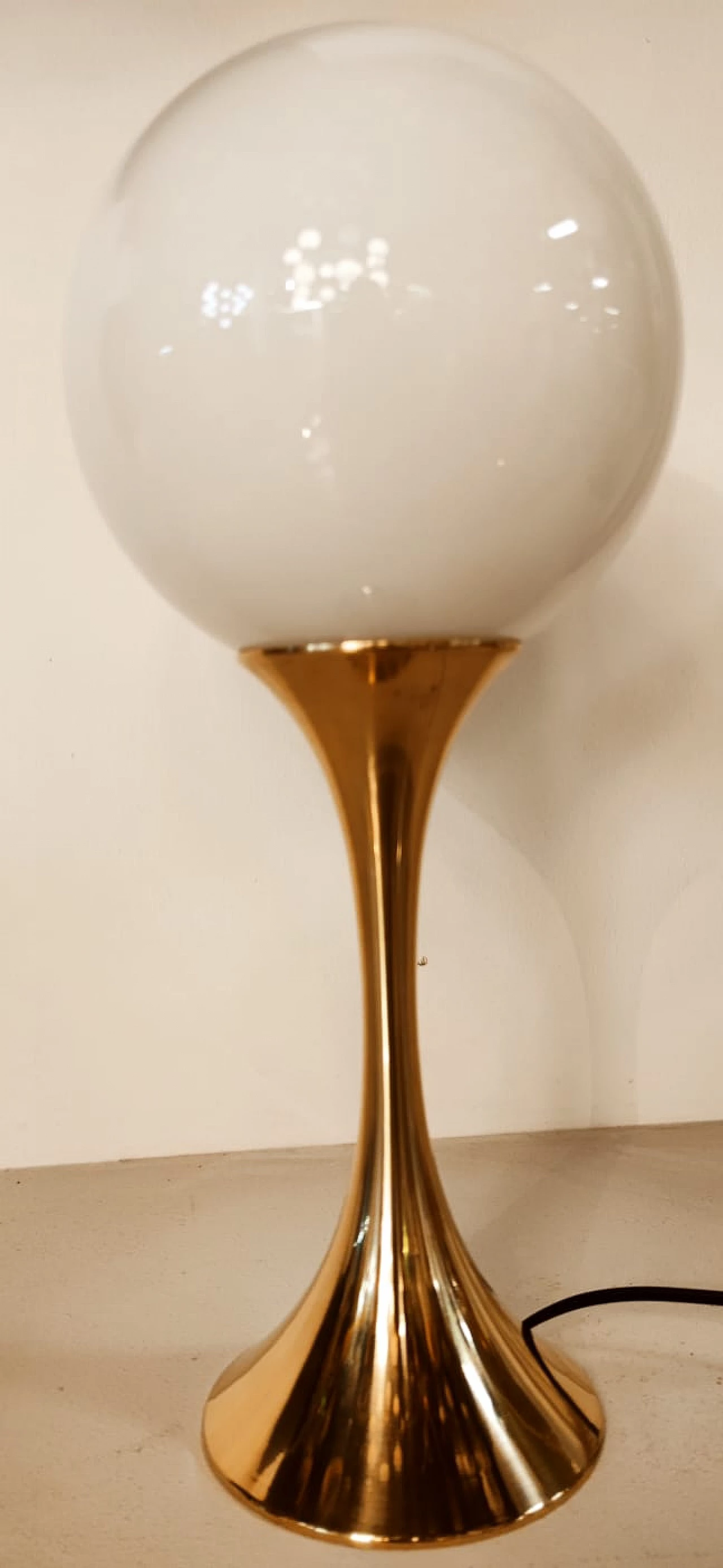 Brass table lamp with white glass sphere, 1970s 4