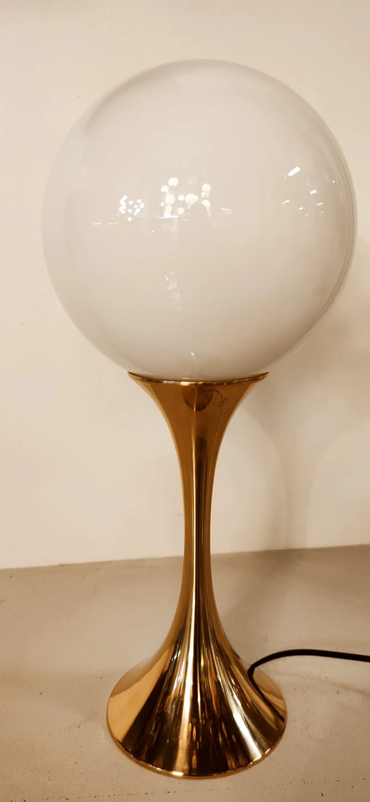 Brass table lamp with white glass sphere, 1970s 5