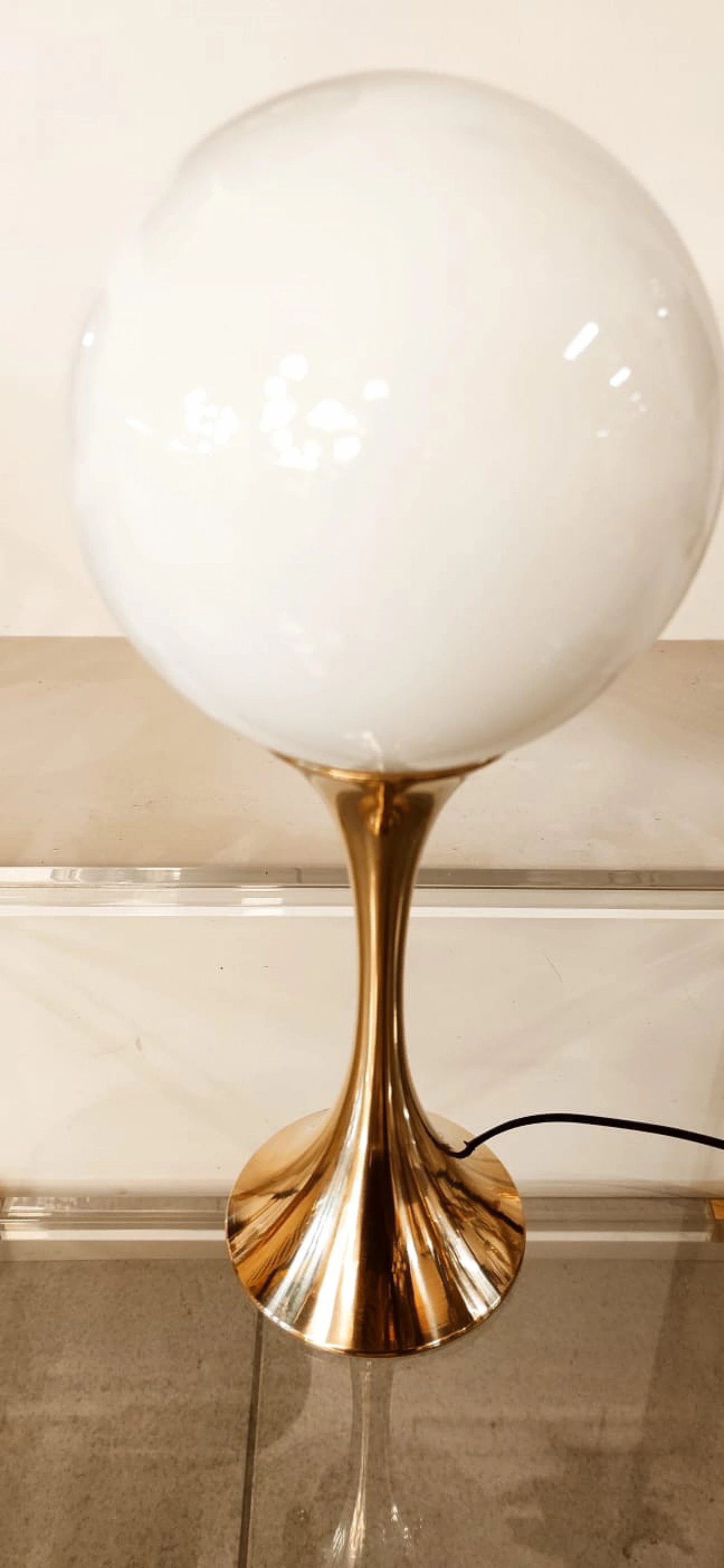 Brass table lamp with white glass sphere, 1970s 10