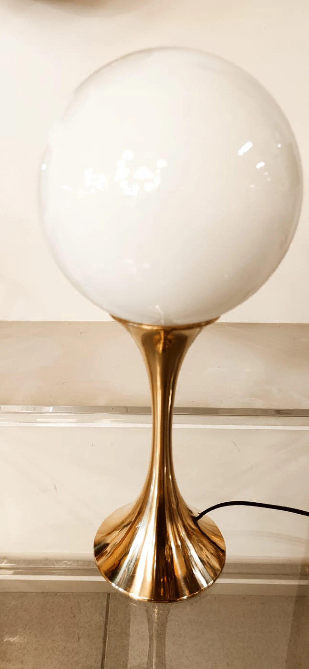 Brass table lamp with white glass sphere, 1970s 11