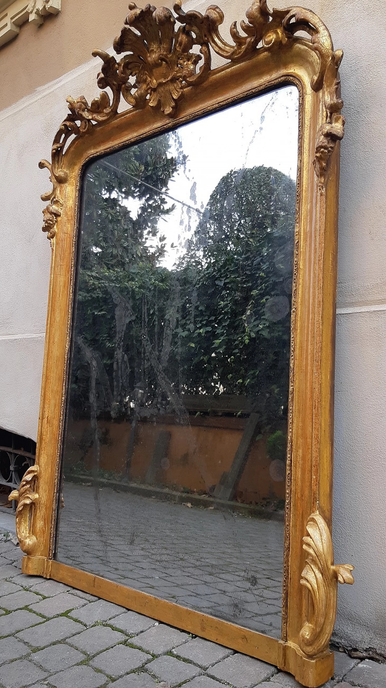 Specchiera in legno dorato a motivi floreali, prima metà '800 2
