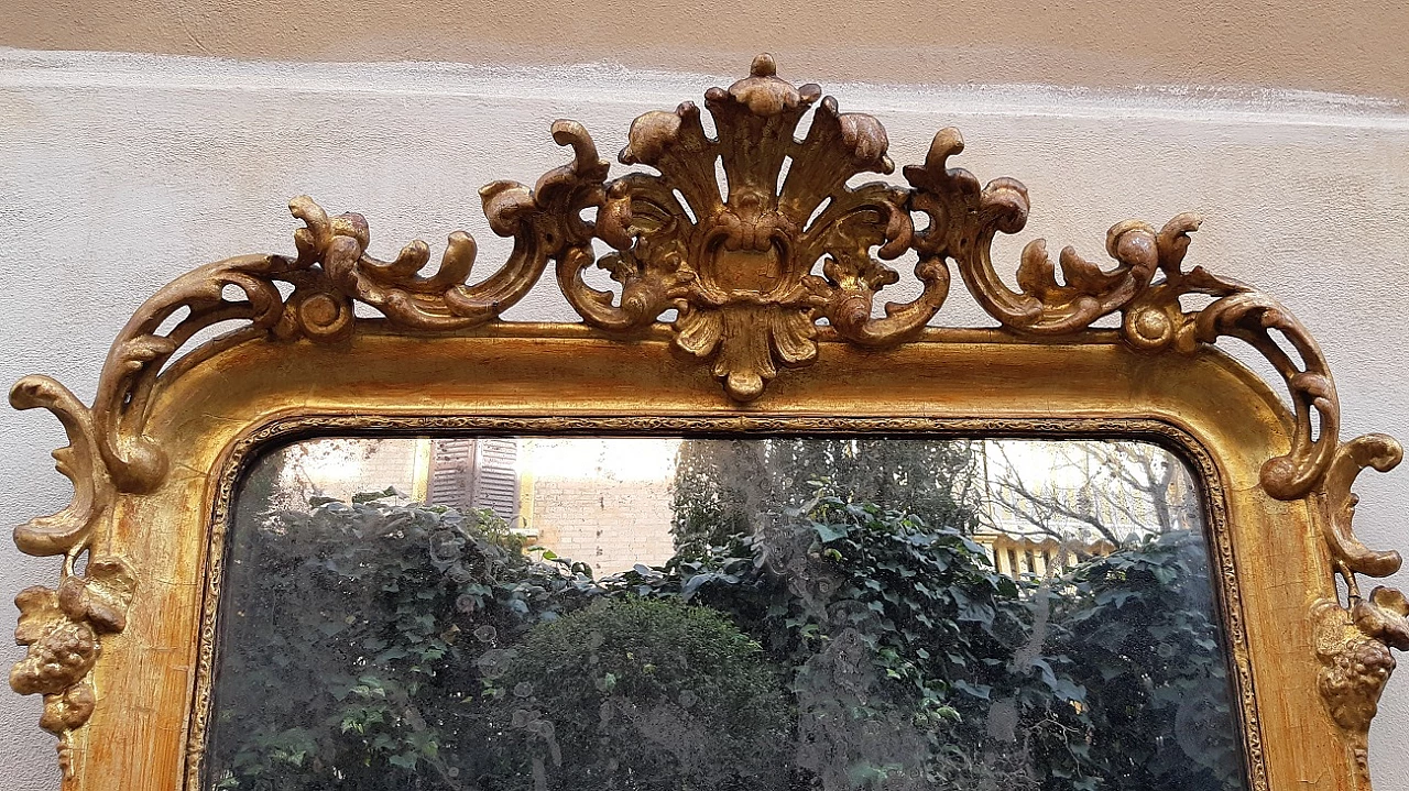 Specchiera in legno dorato a motivi floreali, prima metà '800 5