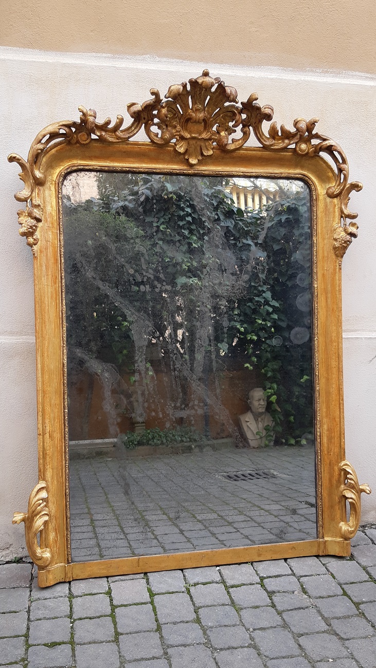 Specchiera in legno dorato a motivi floreali, prima metà '800