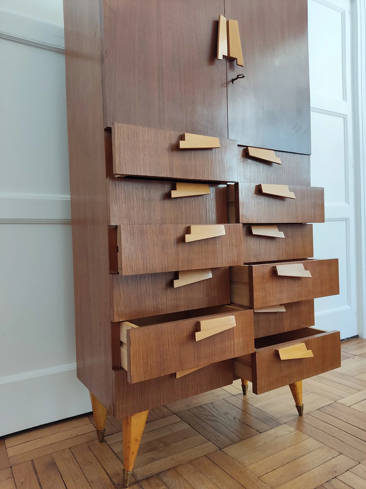 Tall sideboard with drawers and doors in the style of Gio Ponti, 1960s 4