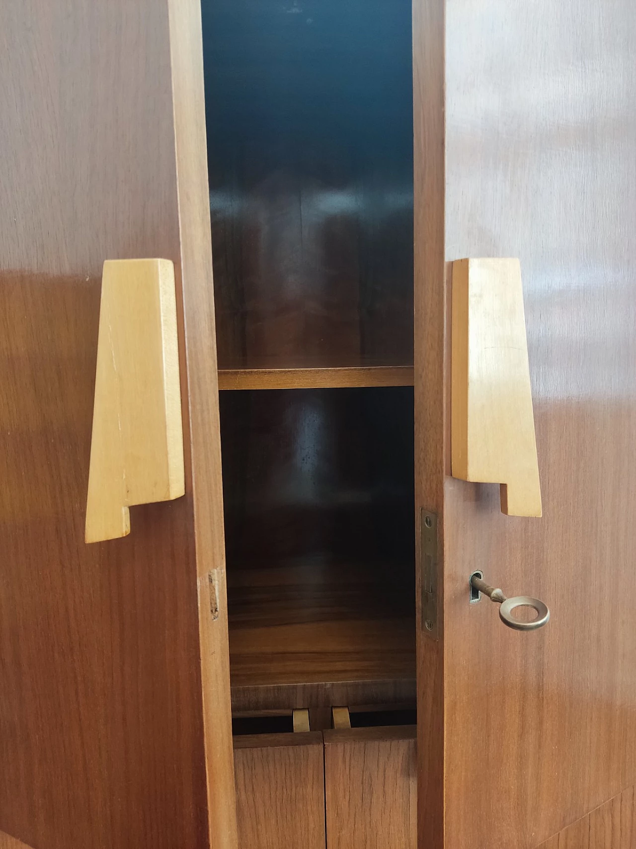 Tall sideboard with drawers and doors in the style of Gio Ponti, 1960s 8