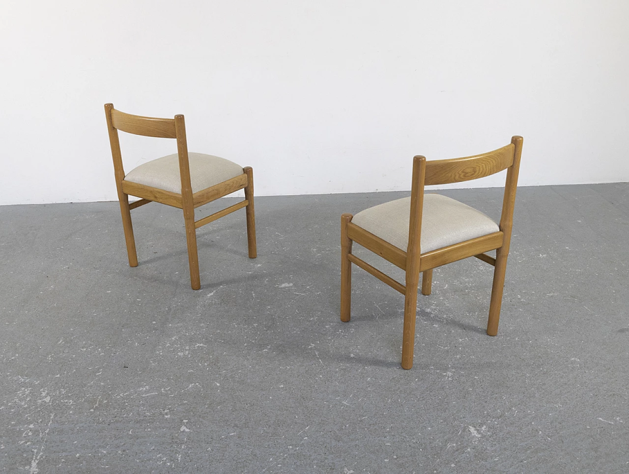 12 oak and fabric chairs, 1970s 18