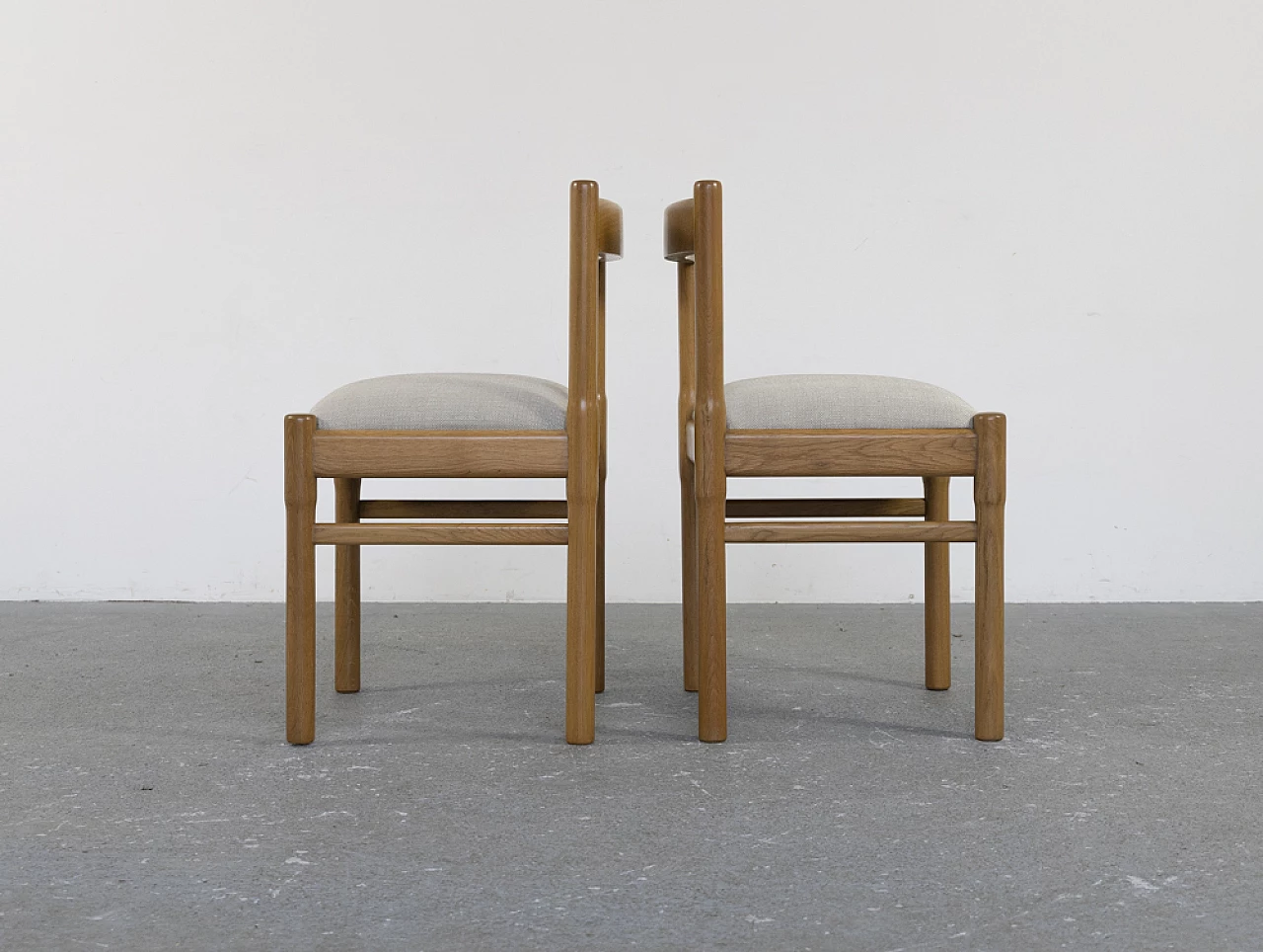 12 oak and fabric chairs, 1970s 20