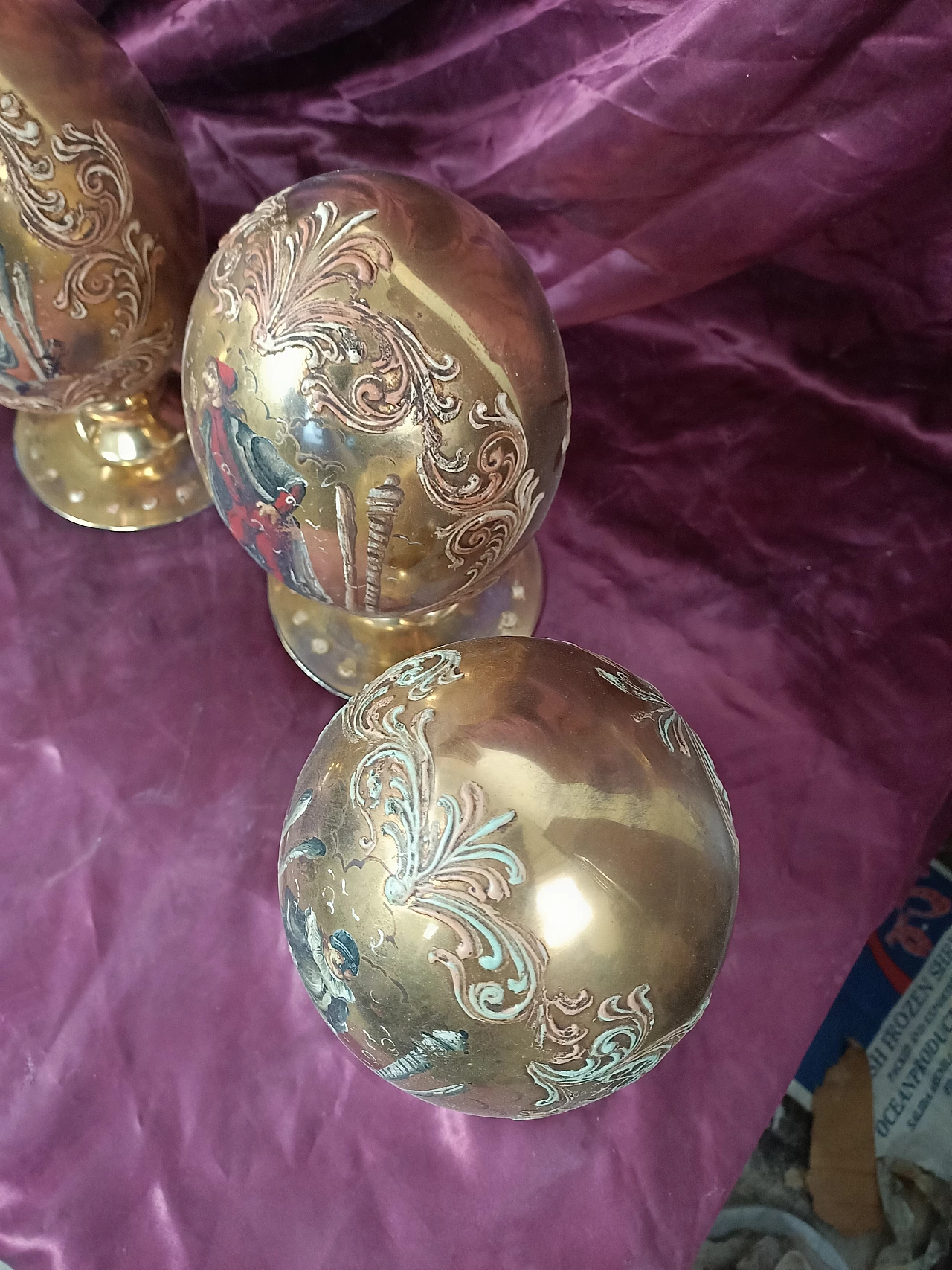 4 Blown glass eggs with carnival masks, 1940s 2