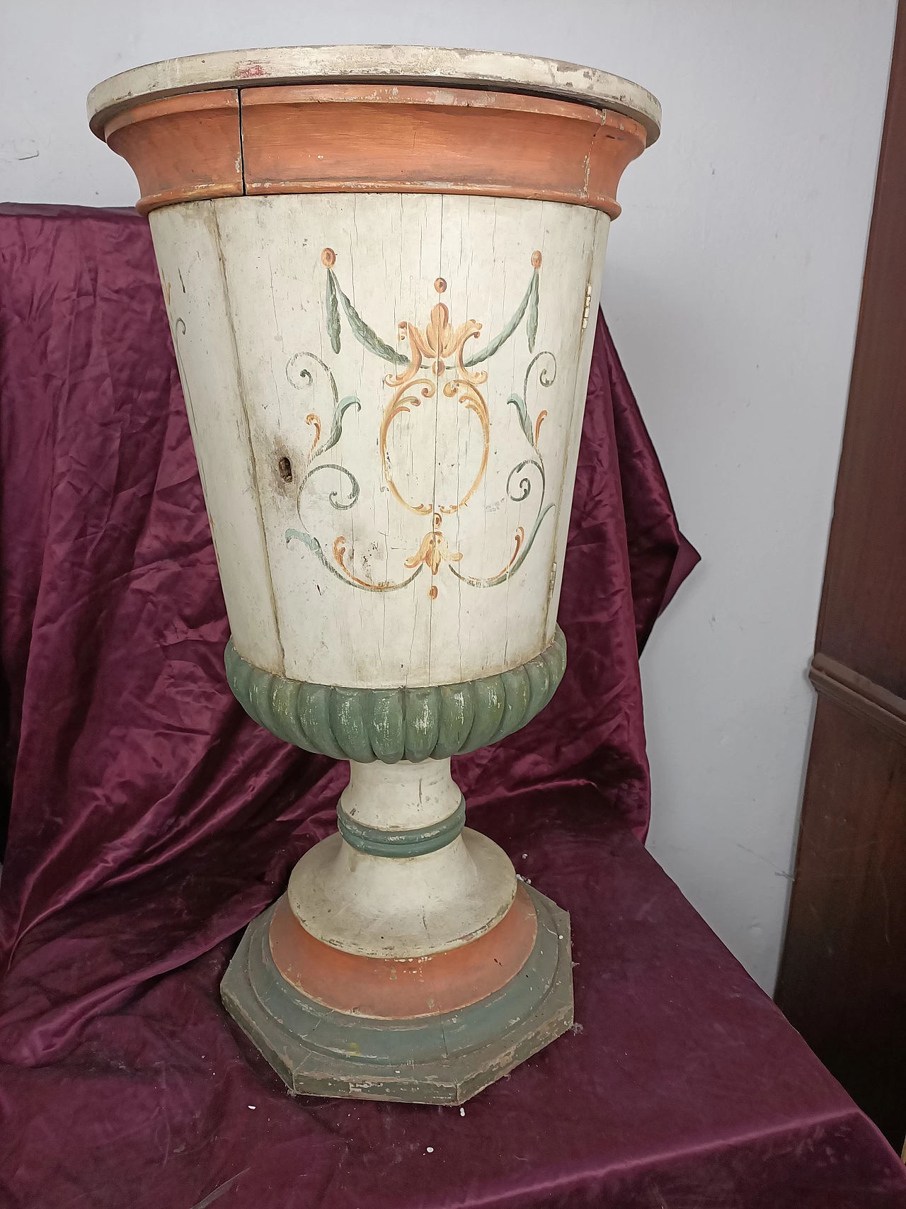 Lacquered wood column bedside table, 19th century 2