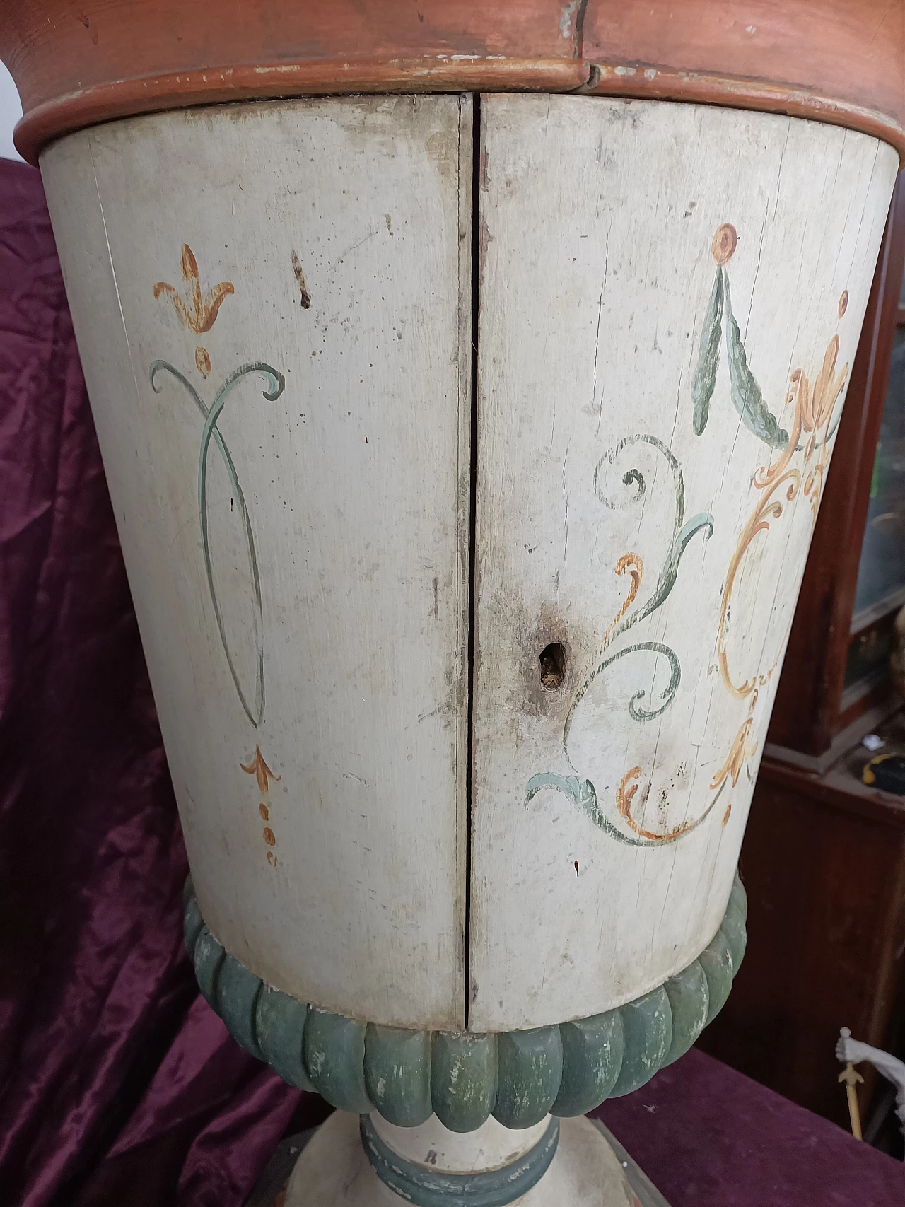 Lacquered wood column bedside table, 19th century 6