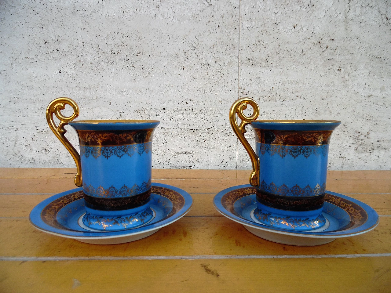 Pair of cups with saucer, 1940s 4