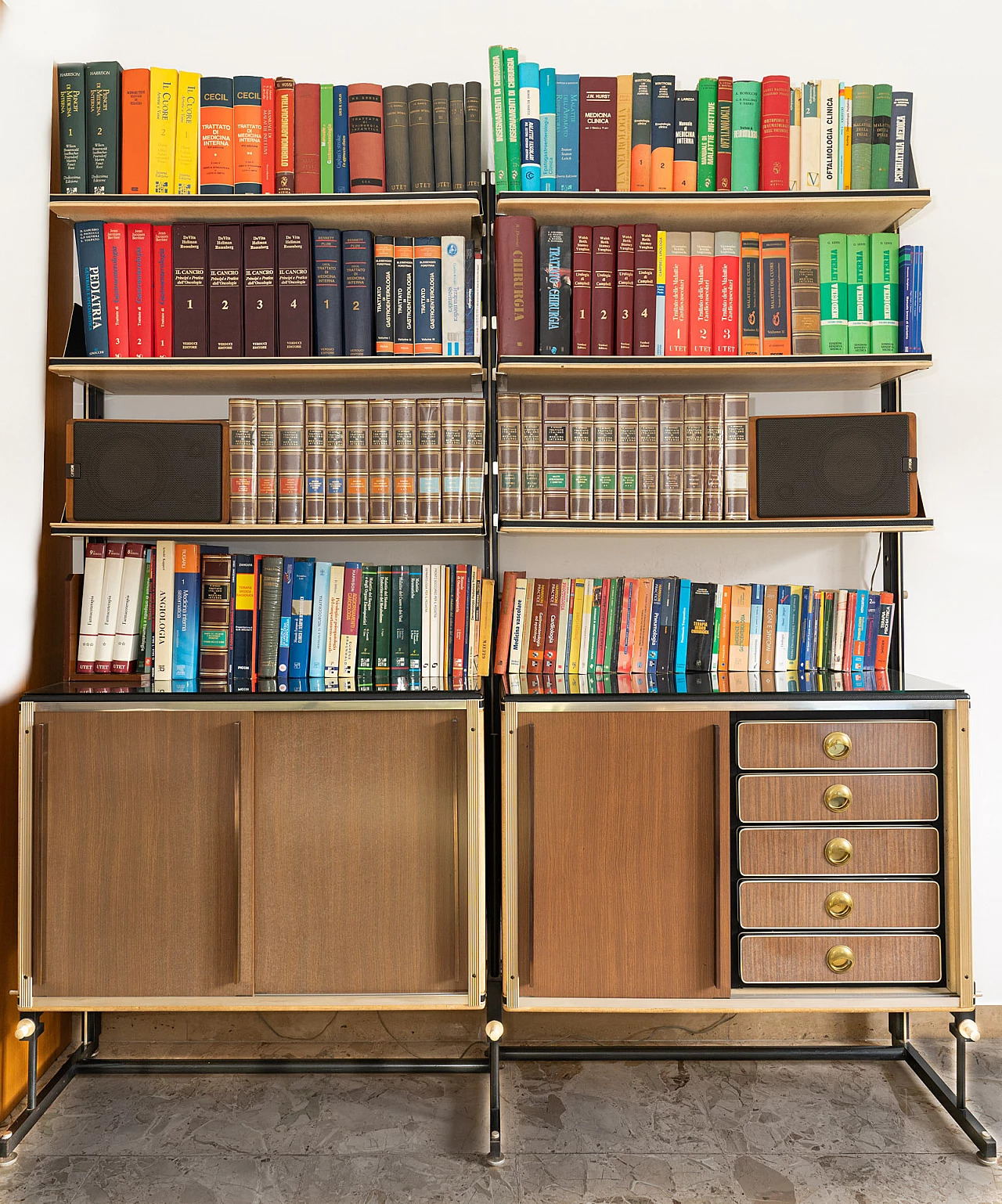 Libreria componibile in legno attribuita a Umberto Mascagni, anni '60 1