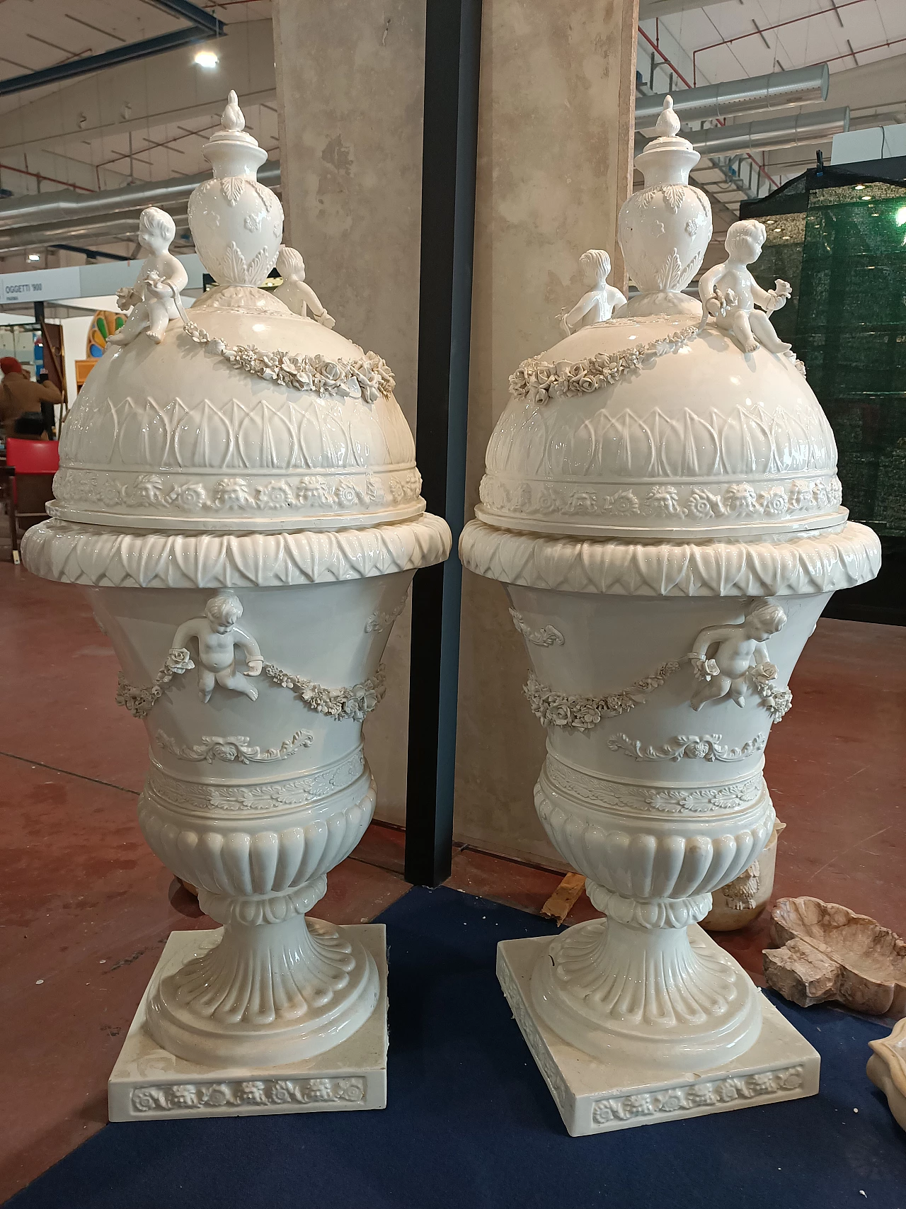 Pair of Vecchia Bassano ceramic vases with lids, early 20th century 5