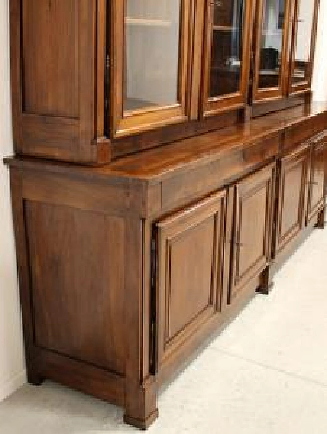 8-door Empire walnut bookcase, early 19th century 7