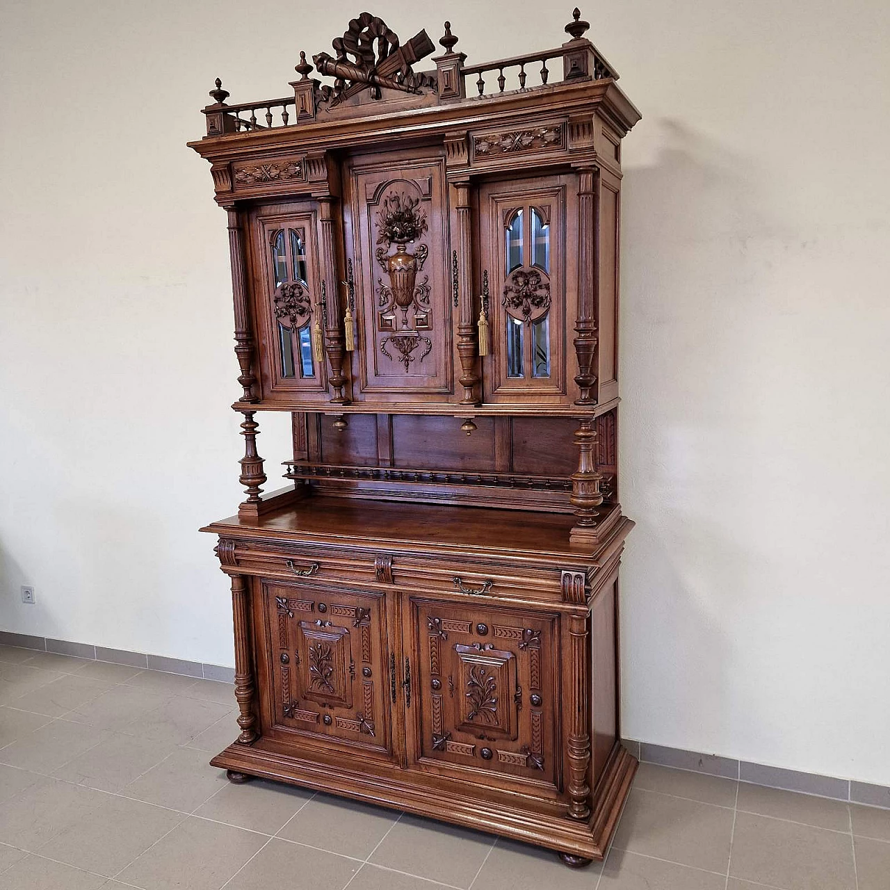 Henry II style walnut sideboard, 19th century 3