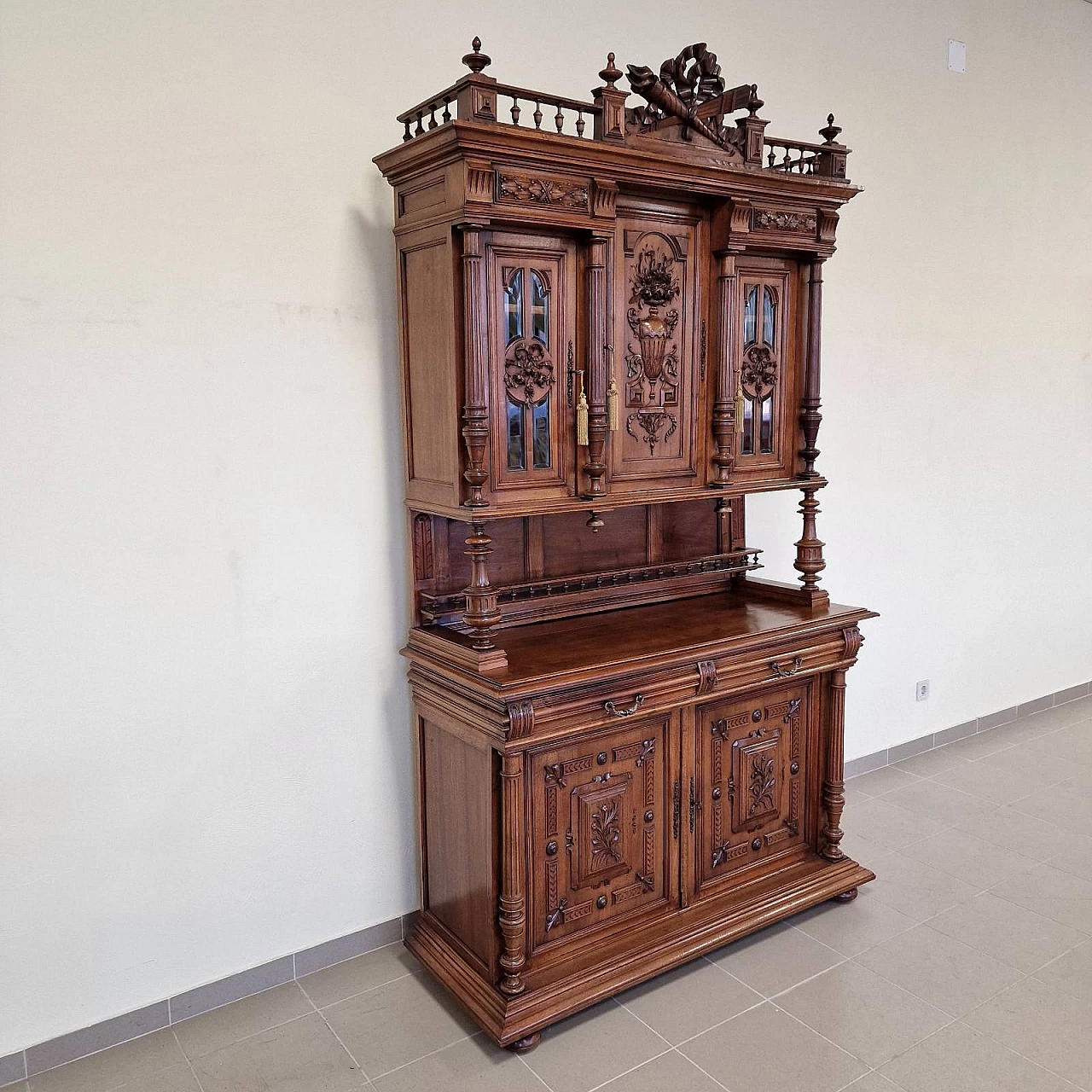 Henry II style walnut sideboard, 19th century 4