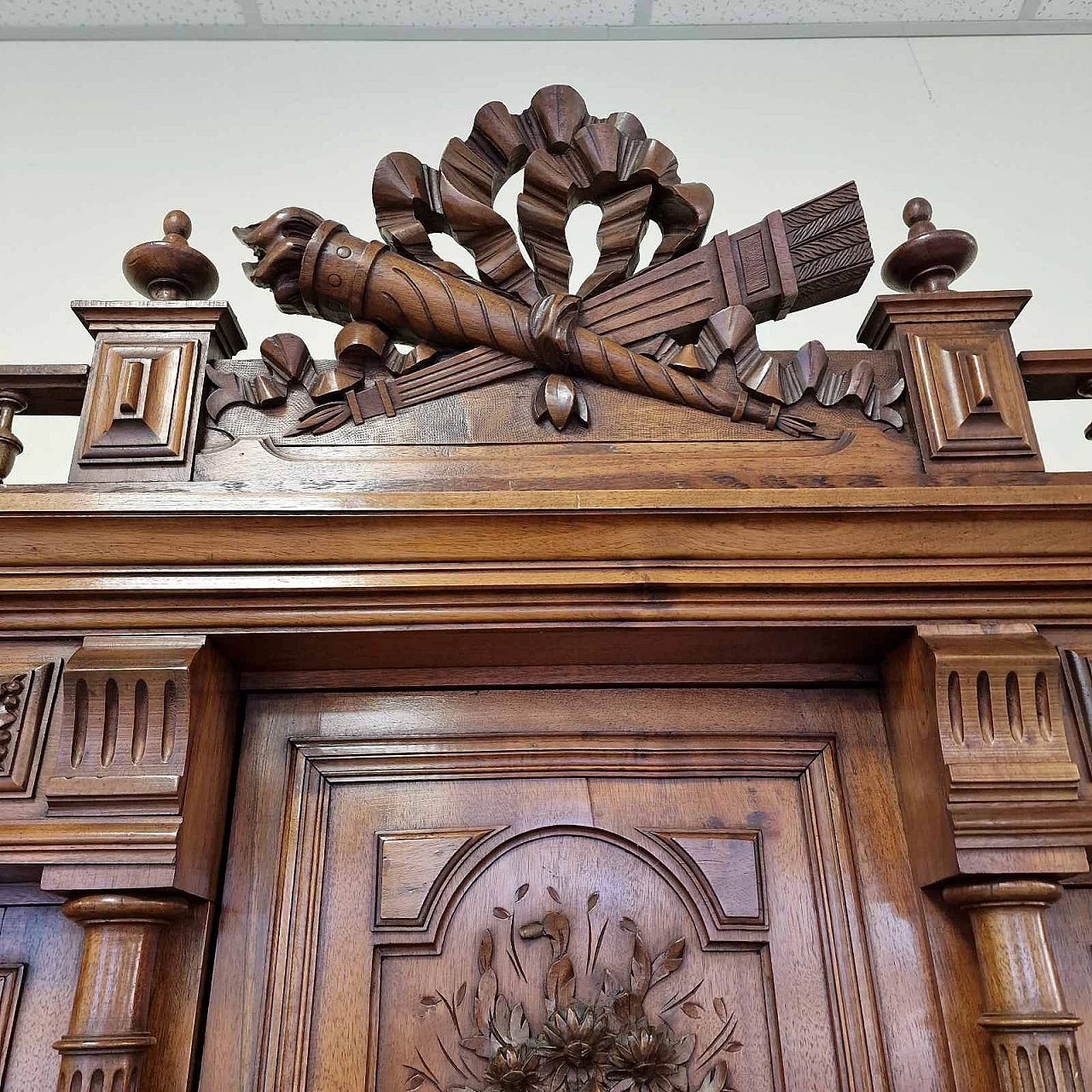 Henry II style walnut sideboard, 19th century 5