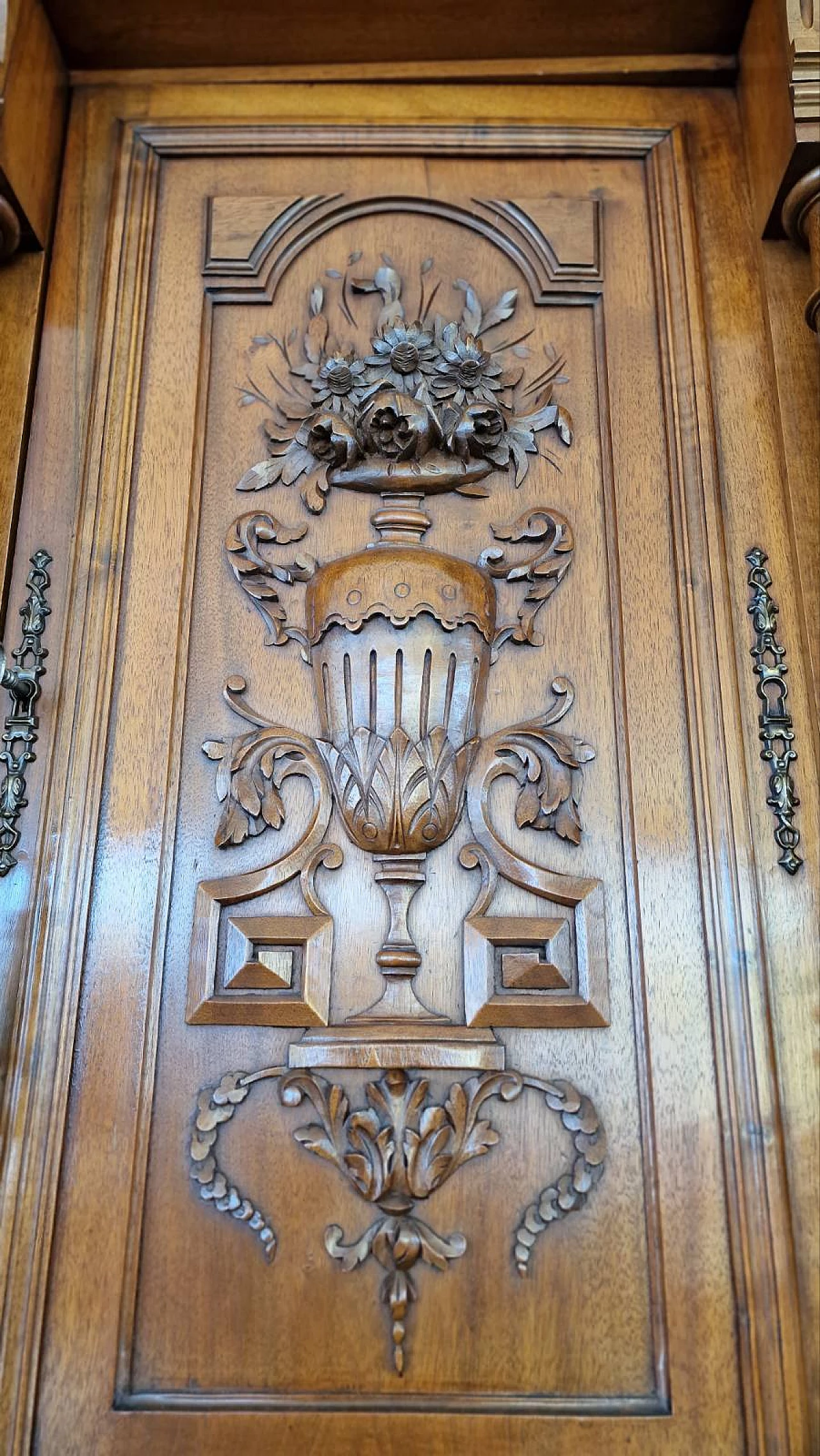 Henry II style walnut sideboard, 19th century 11