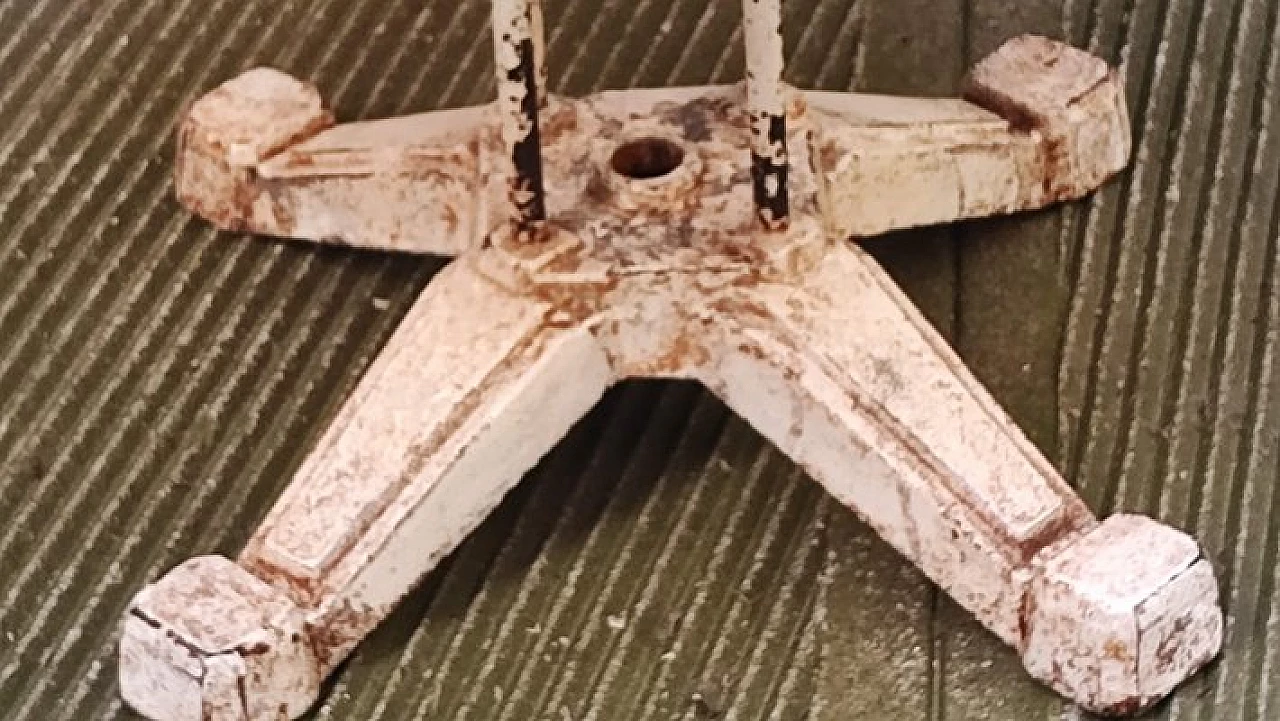 Metal garden table, 1940s 5